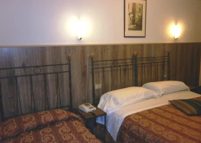 Hotell Fani 2*